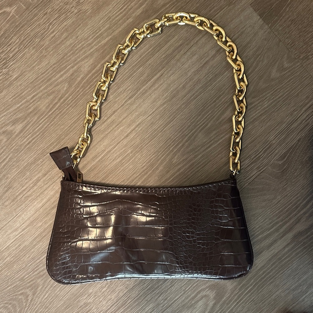 Elegant Brown Croc-Embossed Bag with Gold Chain